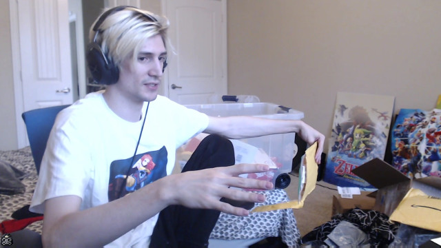xQc syringes package cover