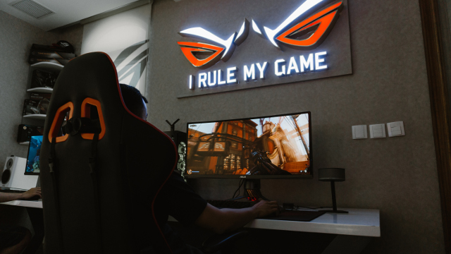 Gaming PC of the Month: Loc's ROG Gaming Setup #12